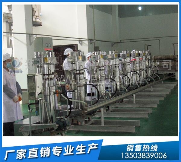 企鵝榨油機:山東用戶核桃油壓榨精煉設(shè)備發(fā)貨(圖2) 液壓榨油機